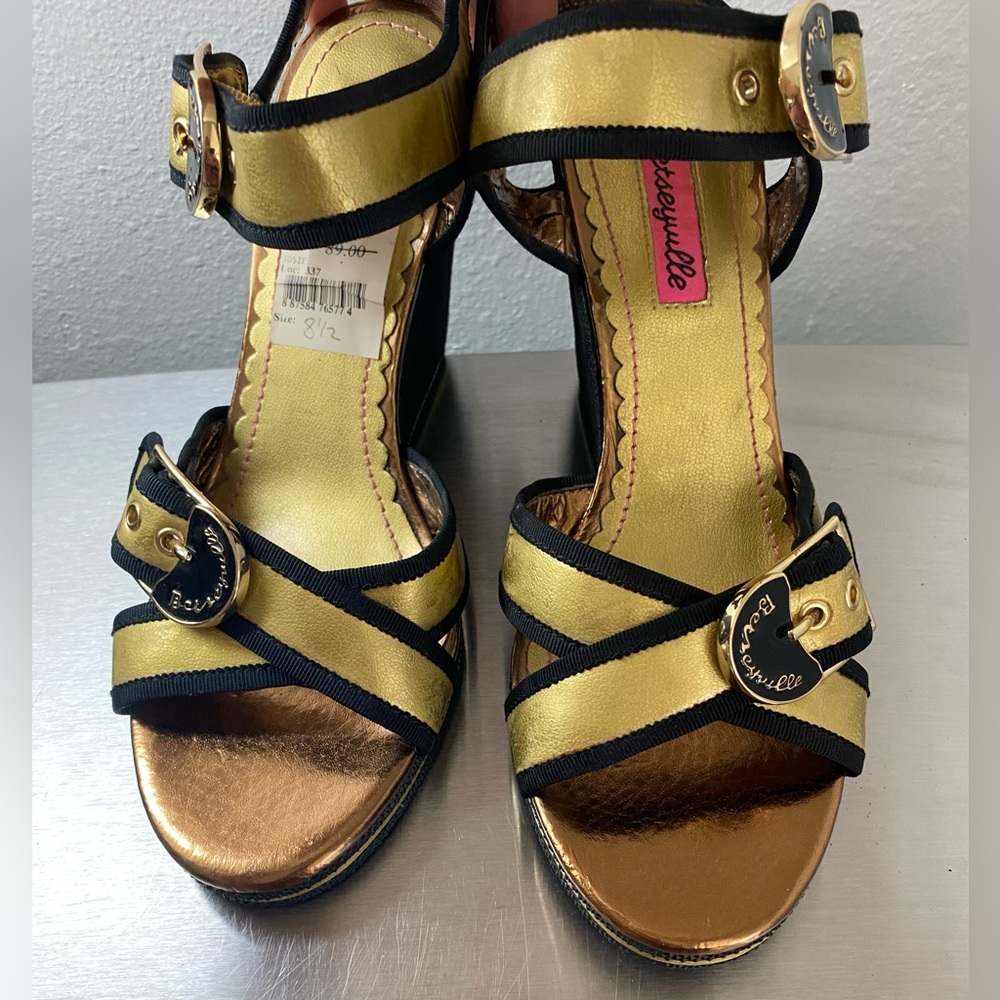 BETSEY JOHNSON… WOMENS Chic Gold and Black Wedge Sandals